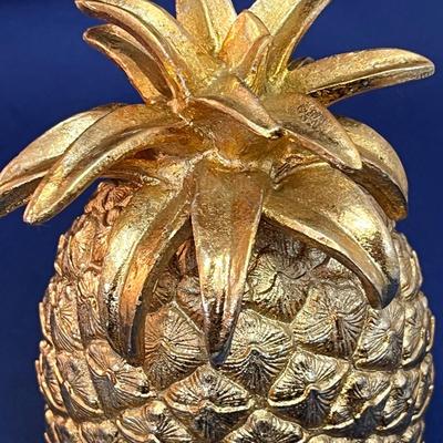 PINEAPPLE FIGURAL TABLE DECORATION