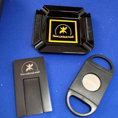 CIGAR SMOKERâ€™S BOXED GIFT 3 PC. SET