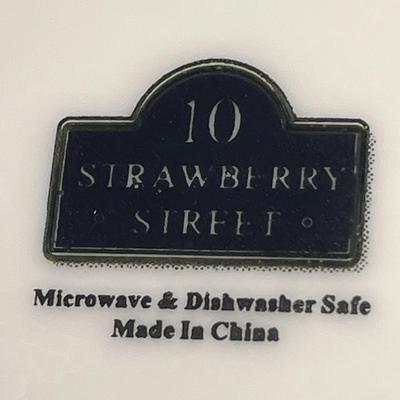 LARGE WHITE CERAMIC GRAVY BOAT