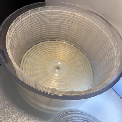 OXO SALAD SPINNER 