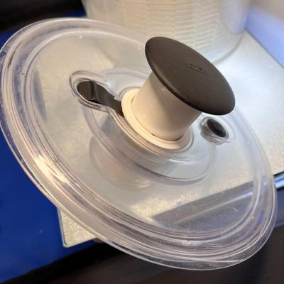 OXO SALAD SPINNER 