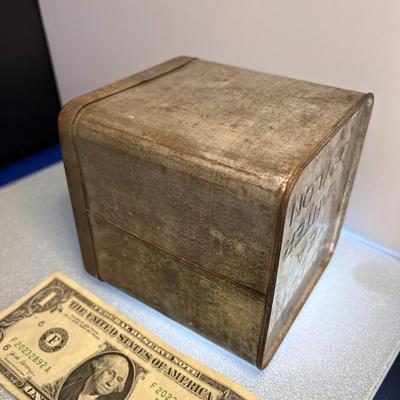 ANTIQUE LIPTONâ€™S TEA TIN