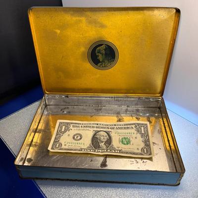 ANTIQUE CIGARETTES TIN