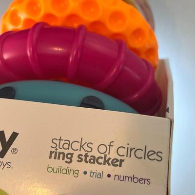 COLORFUL, TEXTURED TOY RING STACKER