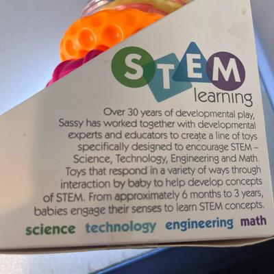 COLORFUL, TEXTURED TOY RING STACKER