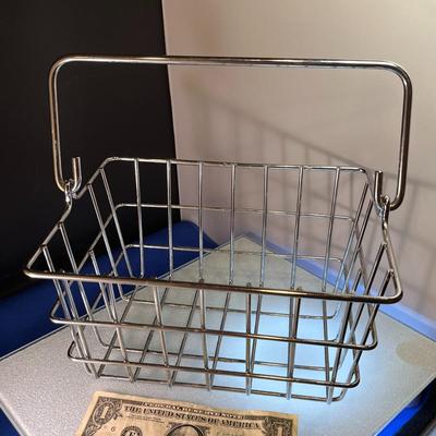 WELL MADE WIRE BASKET WITH STURDY HANDLE