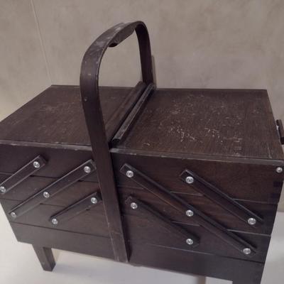 Vintage Singer Accordion Sewing Box