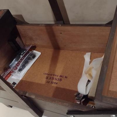 Vintage Singer Accordion Sewing Box
