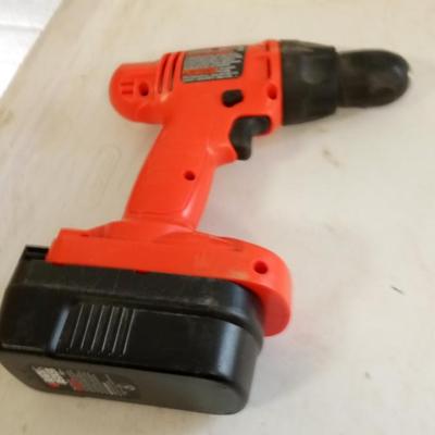 LOT 176    BLACK AND DECKER DRILL WITH BATTERY