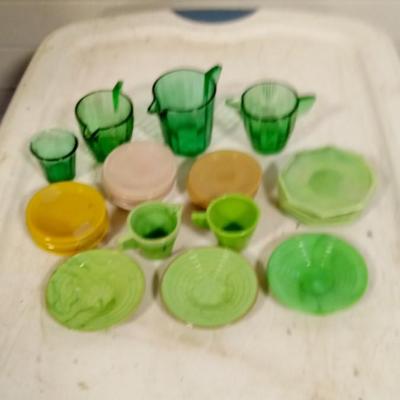 LOT 182  CHILDS GLASS DISHES