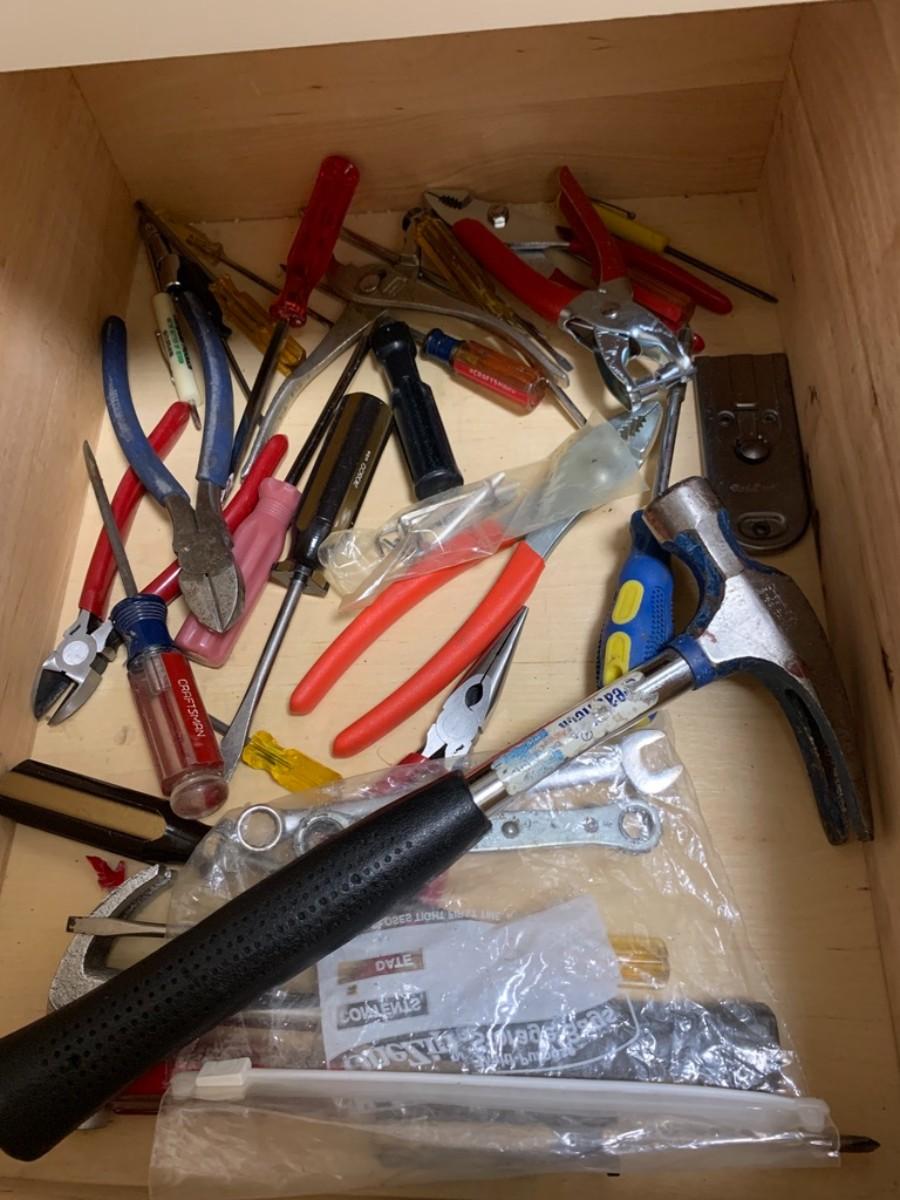 Lot of assorted tools | EstateSales.org
