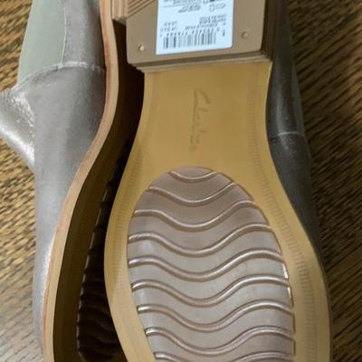 Clarks metalic colored shoes