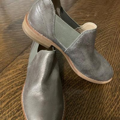 Clarks metalic colored shoes