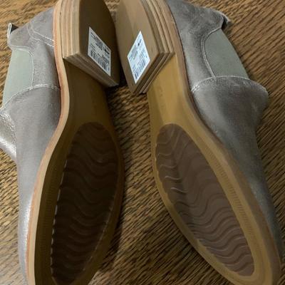 Clarks metalic colored shoes