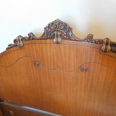 GORGEOUS AND UNIQUE ANTIQUE FULL SIZE FOUR POSTER BED FRAME