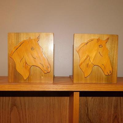 DOUBLE BOOK SHELF W/ADJUSTABLE SHELVES AND HORSE HEAD BOOK ENDS