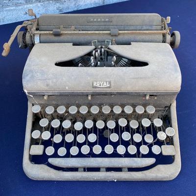 Vintage typewriter lot