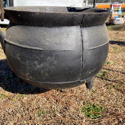Outdoor Cooking Tripod w/Caldron