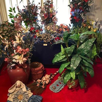Floral Arrangement Lot