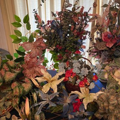 Floral Arrangement Lot