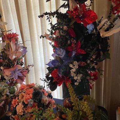 Floral Arrangement Lot