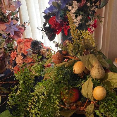 Floral Arrangement Lot
