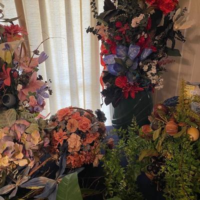 Floral Arrangement Lot