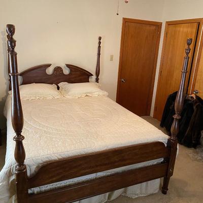 Queen Size 4 Post Bed