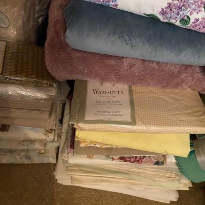 Closet Contents Lot