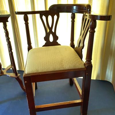 Corner Chair, Accent Table lot