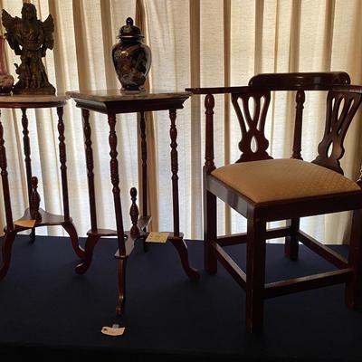 Corner Chair, Accent Table lot