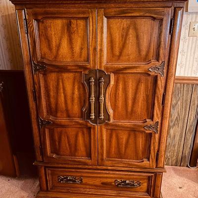American Drew 2 door, 1 drawer Chest
