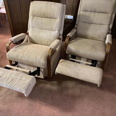 Pair of Laz-E-Boy recliners
