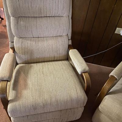 Pair of Laz-E-Boy recliners