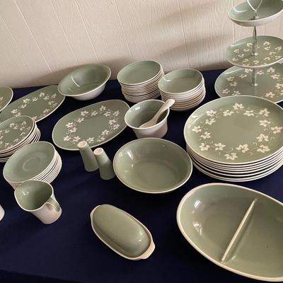 Harkerware USA Dish Set