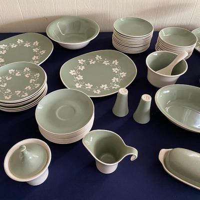 Harkerware USA Dish Set