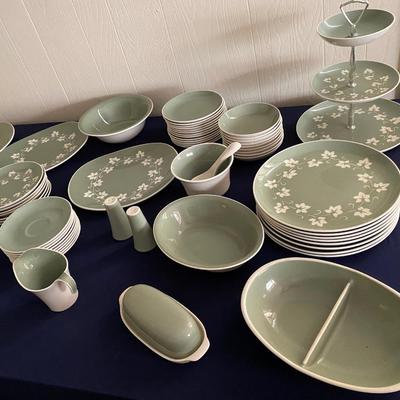 Harkerware USA Dish Set