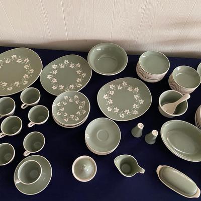 Harkerware USA Dish Set