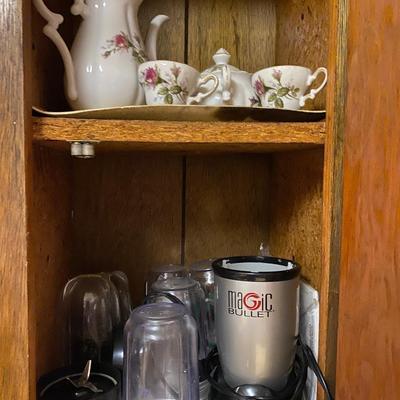 Kitchen Cabinet Contents Lot