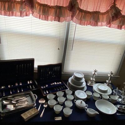 China/Silver plate flatware Lot