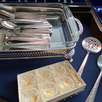 China/Silver plate flatware Lot
