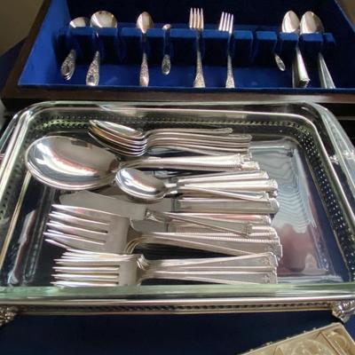 China/Silver plate flatware Lot