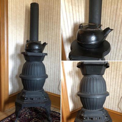 LOT 2M: Daisy Potbelly Stove w/ Tea Kettle