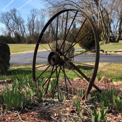 LOT 10M:  Vintage Metal Wagon Wheel