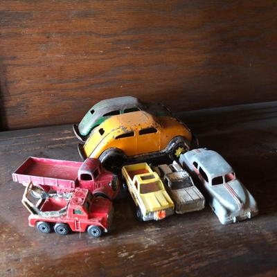 LOT 25M: Vintage Model Cars & Trucks - Tootsie Toy, Dinky Toys, 1976 Matchbox, 1970s Hot Wheels