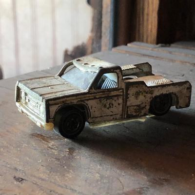 LOT 25M: Vintage Model Cars & Trucks - Tootsie Toy, Dinky Toys, 1976 Matchbox, 1970s Hot Wheels