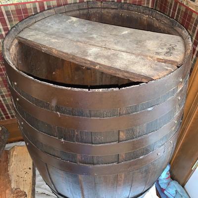 LOT 30R: Vintage Wooden Barrel w/Wooden Tree Slab Top