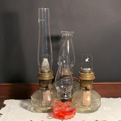 LOT 43R: Vintage Oil Lamps: Aladdin & Others