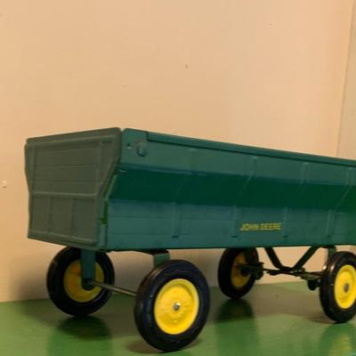 LOT:63: John Deere Die Cast Tractors & Wagons