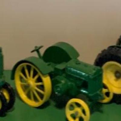 LOT:63: John Deere Die Cast Tractors & Wagons